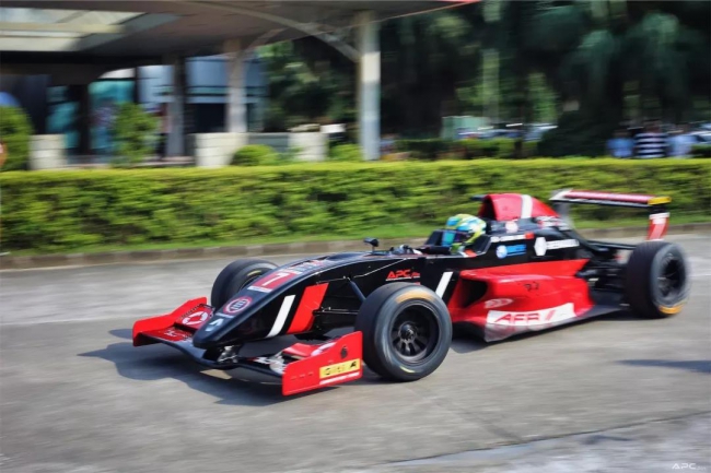 強林石化邀您共賞2019泛珠三角超級賽車節(jié)夏季賽13